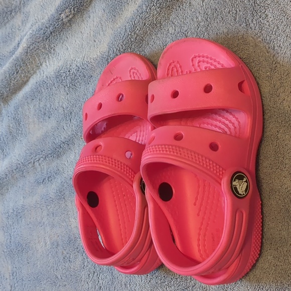 Toddler 8 pink Croc sandals - Picture 2 of 3